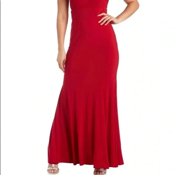 Morgan & Co. Size 5 Red Halter Styles Maxi Gown With Padding. New No Tag - Picture 2 of 11